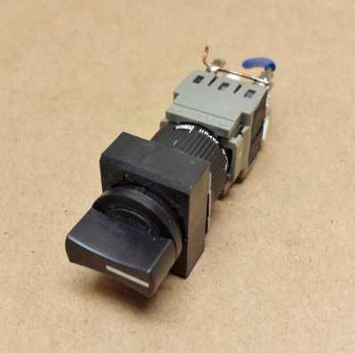 AH165 P3 Fuji Electric Selector Switch with Contact Block #6479 | eBay