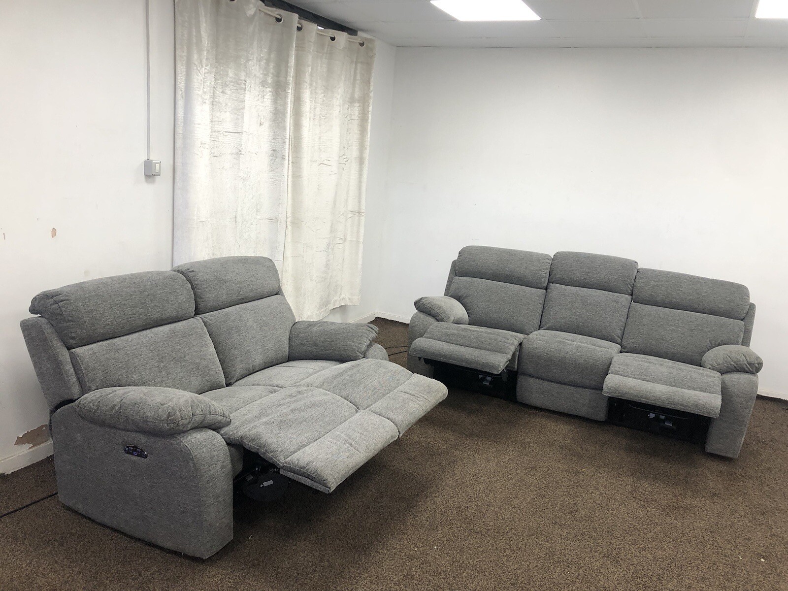 SOFOLOGY 3+2 SEATER GREY FABRIC SOFA SET ELECTRIC RECLINER/HEADREST USB