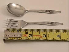 Oneida Oneidacraft Deluxe Lasting Rose Stainless Baby Spoon & Fork Set