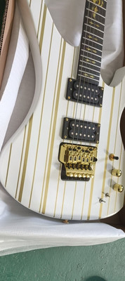 Electric guitar Schecter Synyster Gates White with Gold Stripes Fast delivery