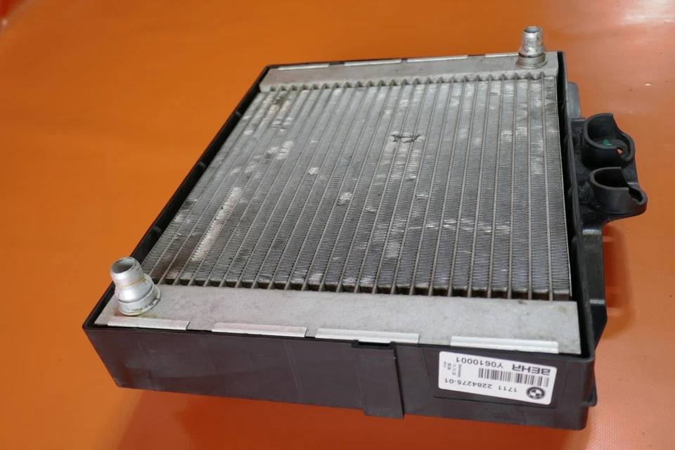 RADIADOR AUXILIAR CONDUCTOR IZQUIERDO BMW M6 2014 2015 2016 2017 2018 2019 17112284275 Foto 4 de 4