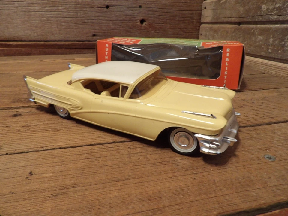 1958 Buick Roadmaster 75, Rare 2 door Hardtop Vintage Dealer Promo Car Model - Image 2 of 4