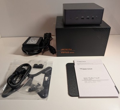 Minisforum UM790 Pro Mini PC - Ryzen 9 7940HS - USB4 - Barebone - OVP + Zubehör