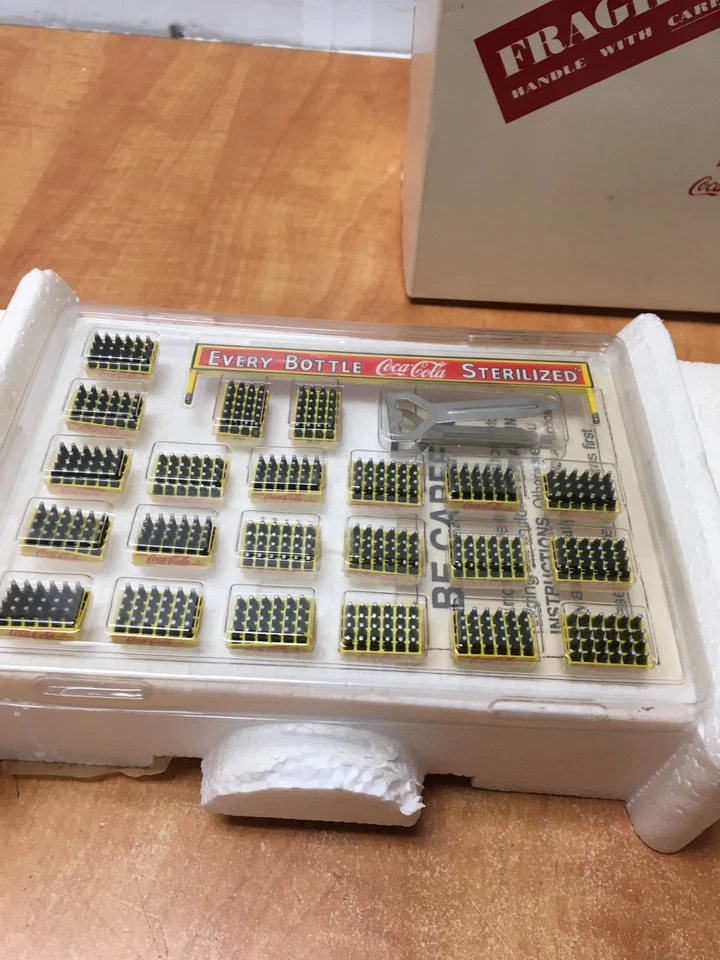 DANBURY MINT 1927 COCA COLA DELIVERY TRUCK 1:24 DIE CAST - Image 2 of 4