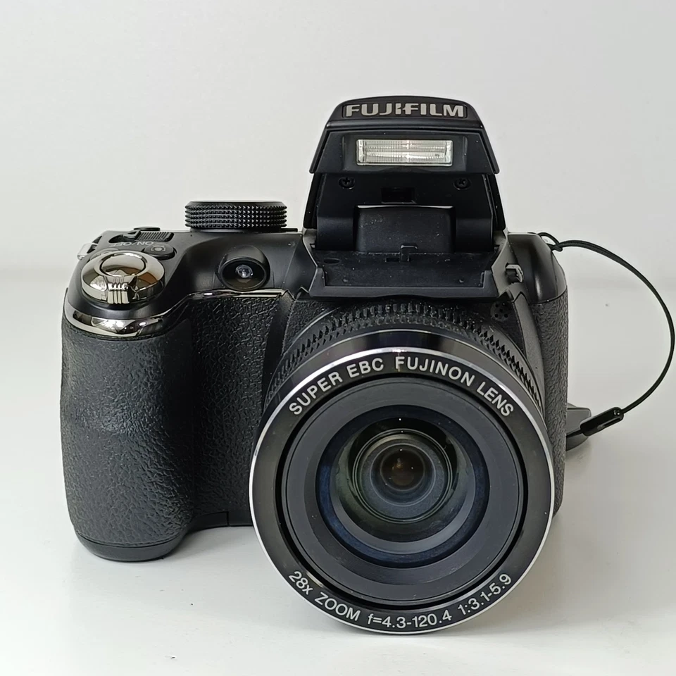 Fujifilm FinePix S4400, photo 1 of 5