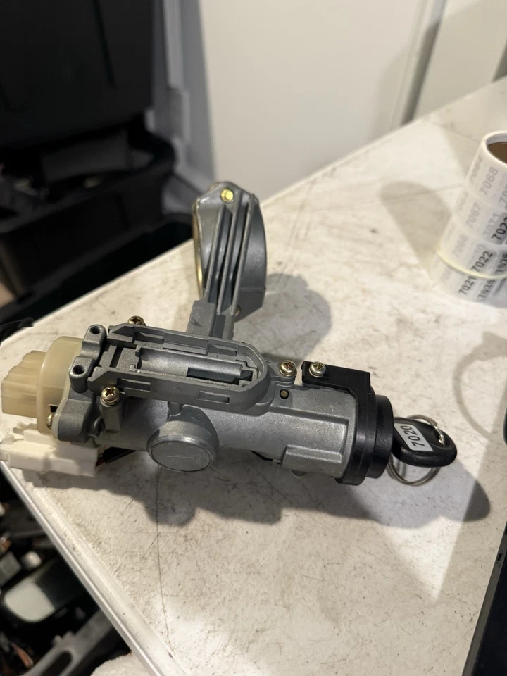 2001-2006 HYUNDAI ELANTRA IGNITION SWITCH LOCK CYLINDER W/ KEY OEM Foto 4 de 4