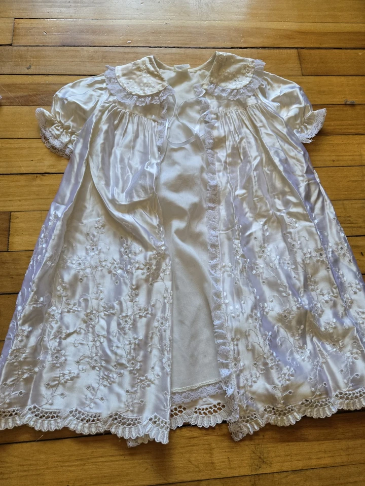2 vestidos de bautizo vintage bautizo 0-6 meses bordados hechos en EE. UU. Foto 3 de 4