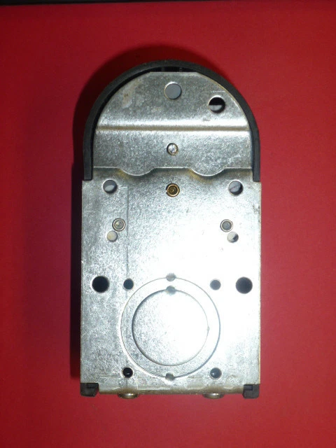 NEW! COOPER 30A - 125V SURFACE POWER RECEPTACLE #1231, POWER OUTLET - Image 3 of 3