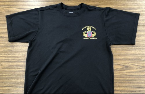 US Army 407th Brigade Support BN 82d Airborne Golden Griffins Sm Black T Shirt - Picture 2 of 9