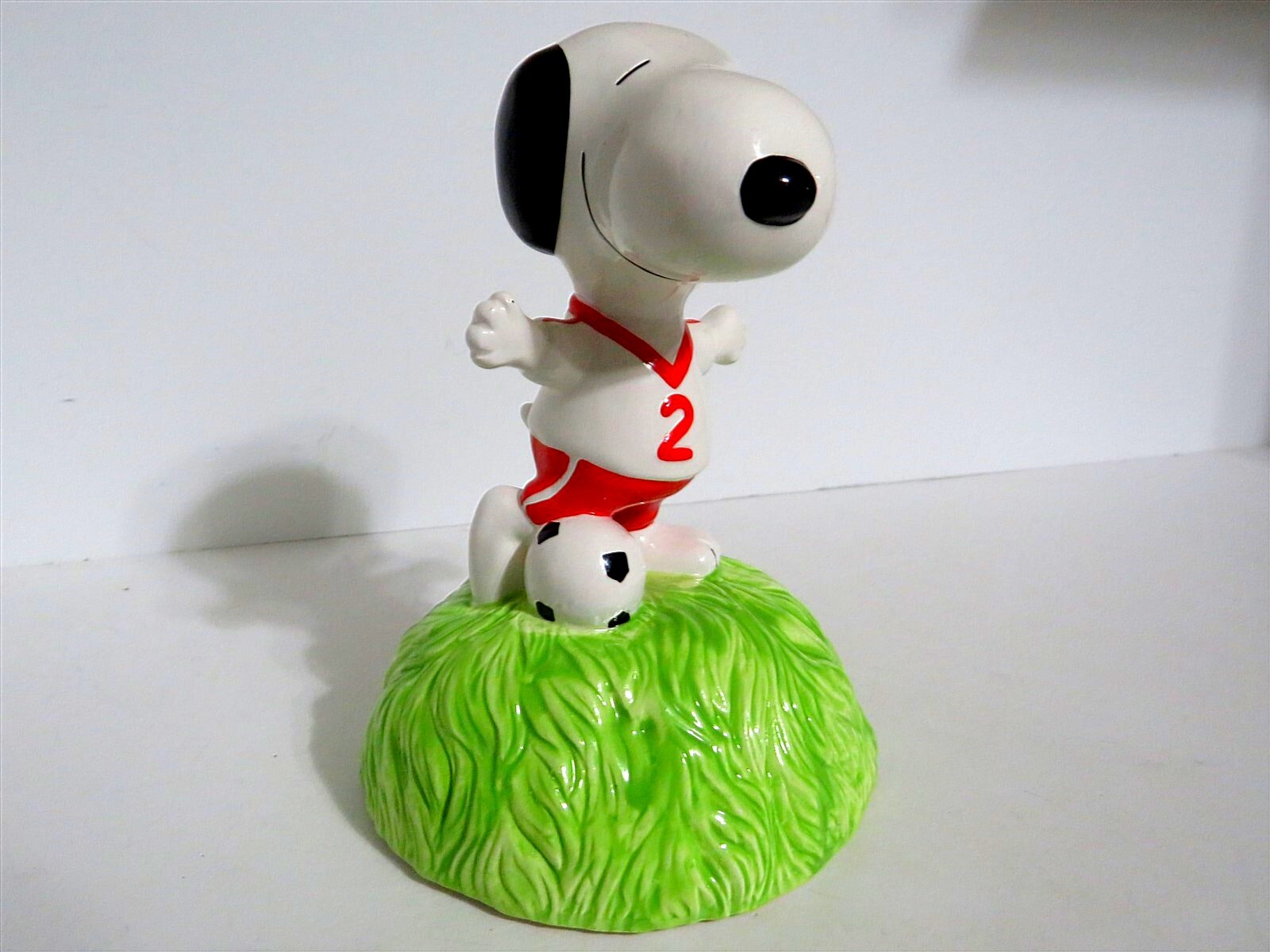 SNOOPY Charlie Brown Vintage 1989 Ceramic Musical Figurine Peanuts Willitts