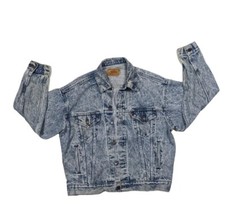 Vintage Levi's 70507 0219 distressed blue denim jacket. Mens Size M Made In USA