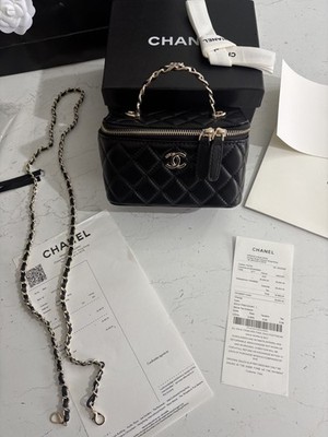 CHANEL kleines Waschtischetui schwarz gesteppt Leder gold Kette authentisch