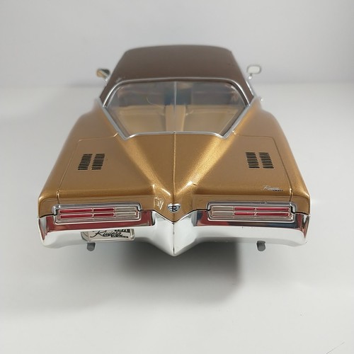 Road Signature 1971 Buick Riviera GS (Damaged) - Picture 11 of 21