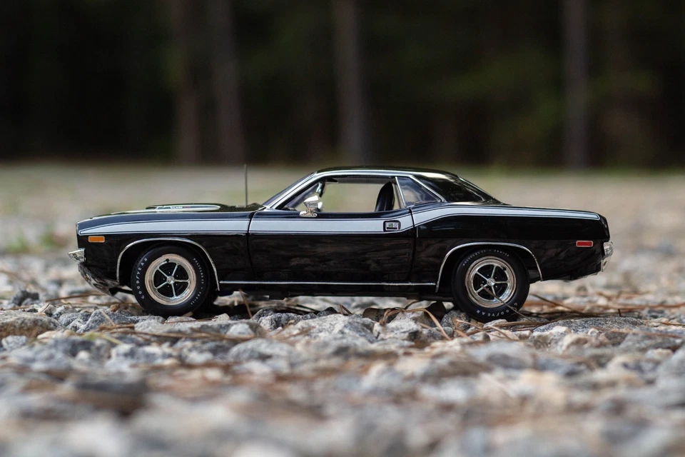 *NEW ACME EXCLUSIVE* - A1806137HT- 1972 Plymouth 'Cuda 340 - 1:18 model by ACME - Image 3 of 4