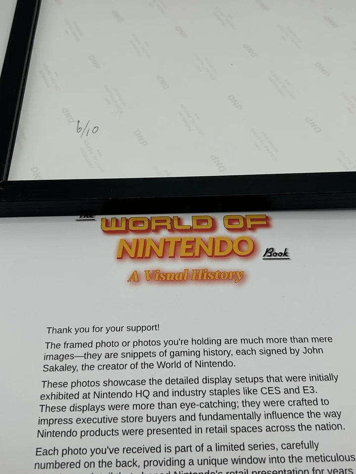 Foto enmarcada 8x10 firmada por el creador de World of Nintendo John Sakaley CES y E3 Foto 3 de 4