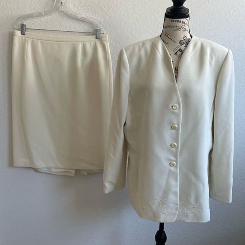 Le Suit 2 Piece Blazer suit & Skirt 18 White Career Formal Corperate Embroidered