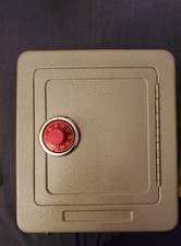 Piccola cassaforte vintage combinata in metallo