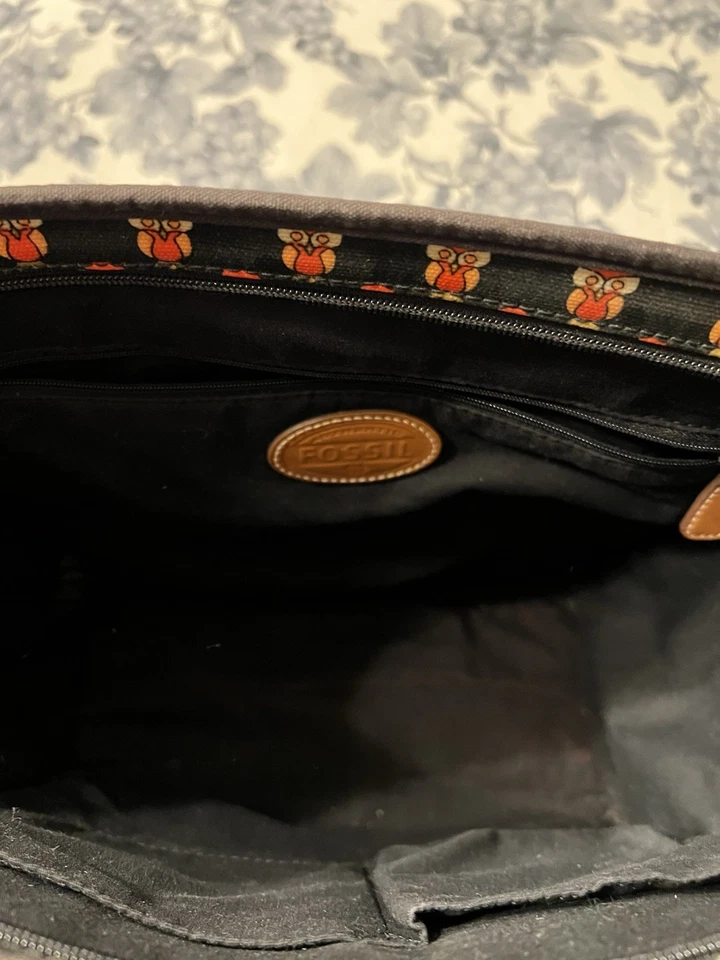 Bolso de Mano FOSSIL Estampado de Búho en Lona Recubierta Negra Usado en Excelente Condición Foto 3 de 4