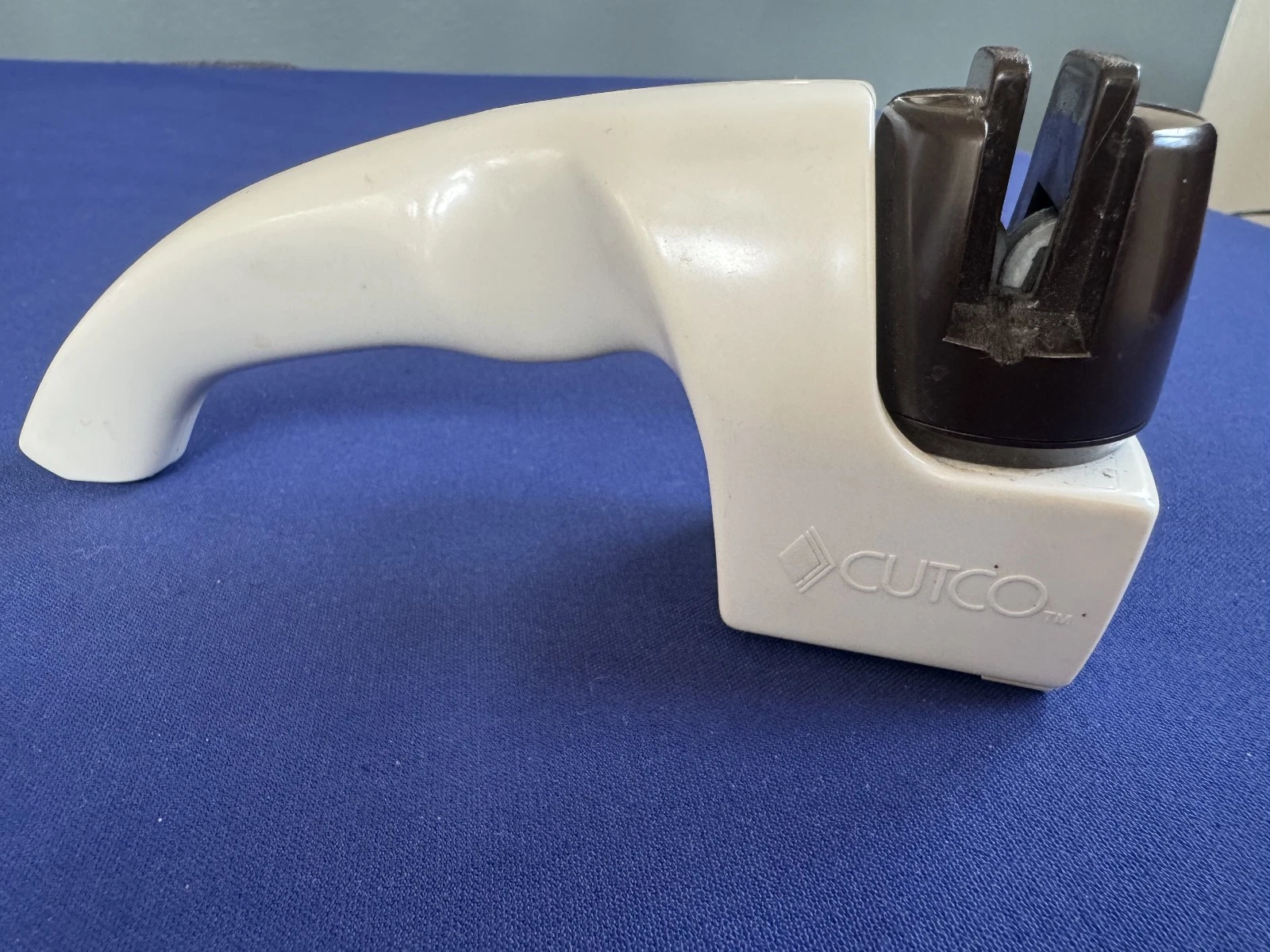 Vintage Cutco Knife Sharpener Hand Held Pull Through • White & Brown
