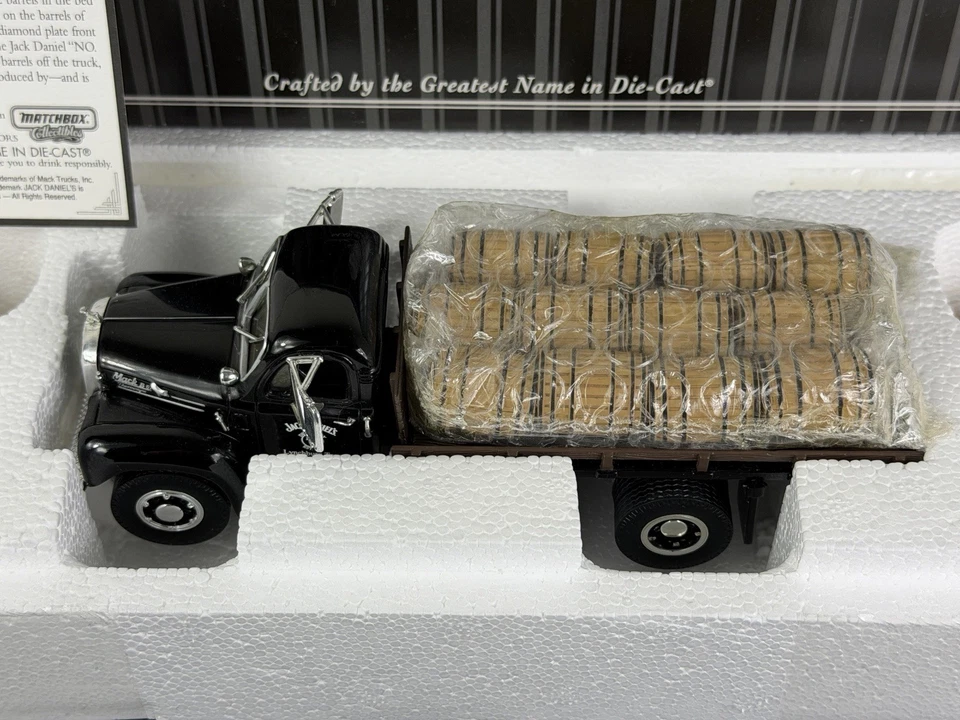Nuevo en caja Jack Daniels 1956 modelo Mack B camión con panel JD Barrels Matchbox #96769 Foto 2 de 4