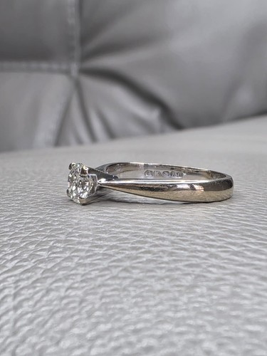 18ct Gold Solitaire Diamond Ring 0.51ct - Picture 5 of 11