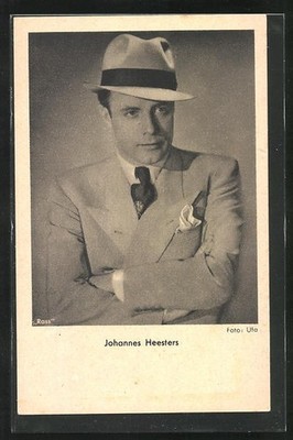 Actor Johannes Heesters with hat and folded arms, postcard
