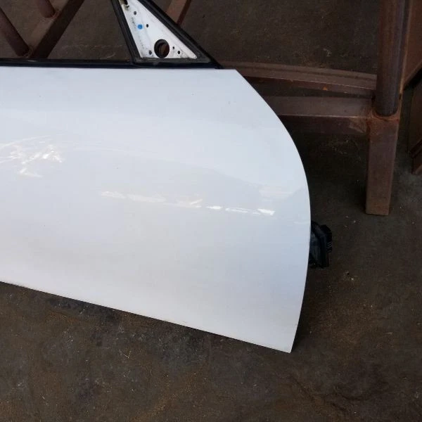 Carcasa puerta derecha pasajero blanca 99653101204 1999-2004 Porsche 911 Foto 2 de 4