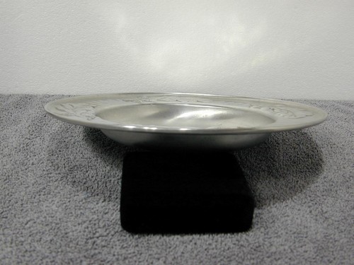 Vintage Hammered Aluminum Acorns Oak Leaf 10 5/8” Round Plate Bowl Serving Tray - Picture 6 of 9