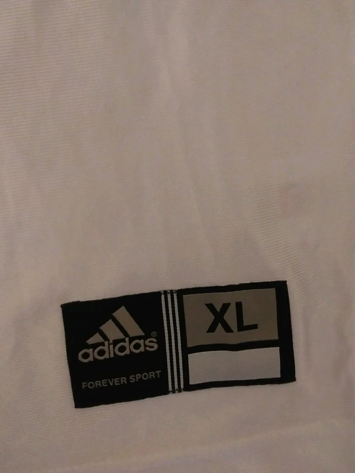 Camiseta de basquete juvenil Notre Dame Fighting Irish NCAA vintage Adidas XL (18/20) - Imagem 2 de 4