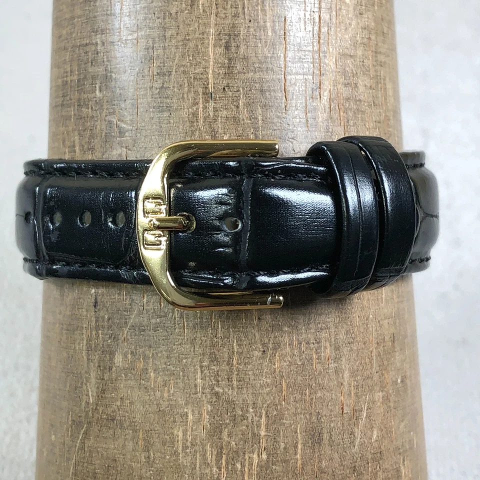 Reloj analógico de cuarzo rectangular de cuero negro vintage Q & Q para mujer de 28 mm 7" Foto 4 de 4