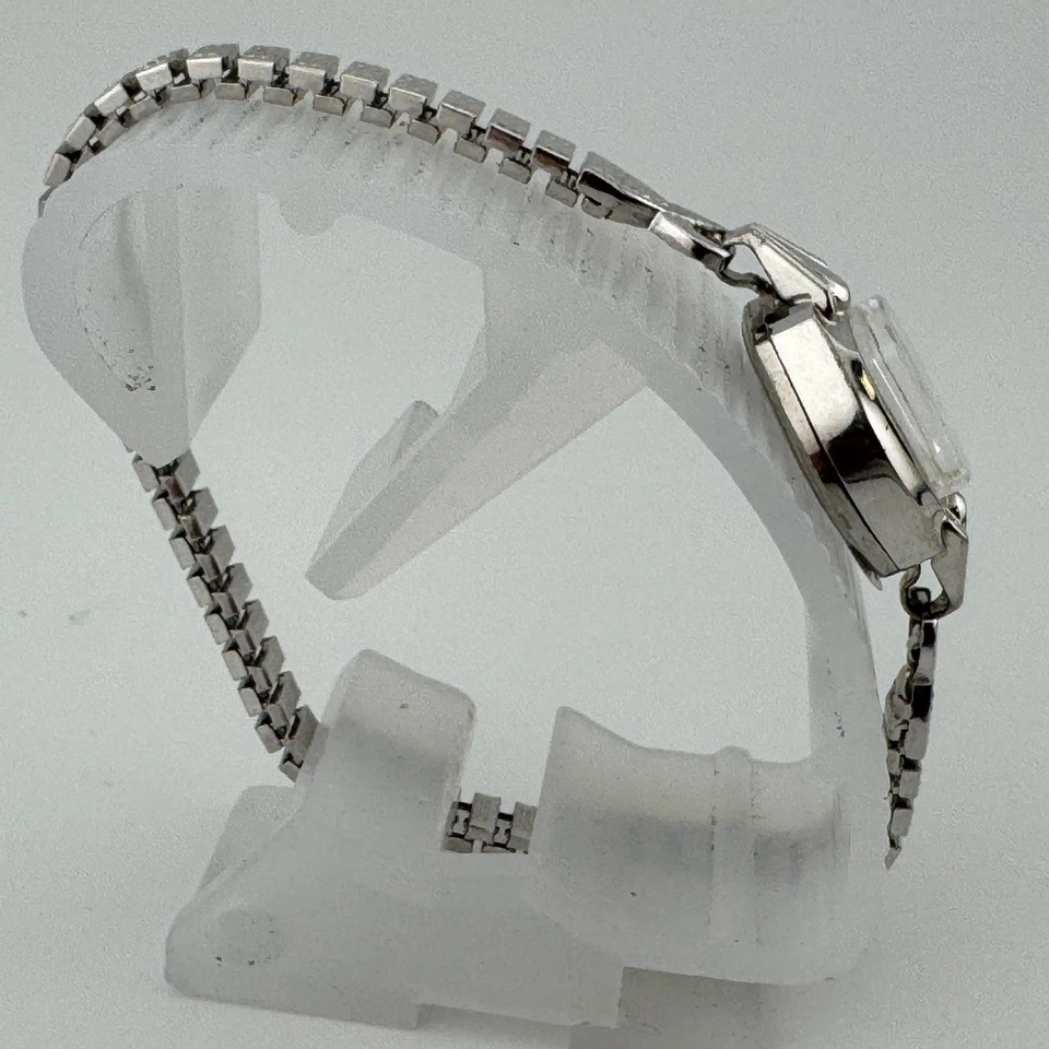 Reloj de cóctel mecánico de cuerda manual Caravelle Bulova de colección para mujer plateado elástico Foto 3 de 4