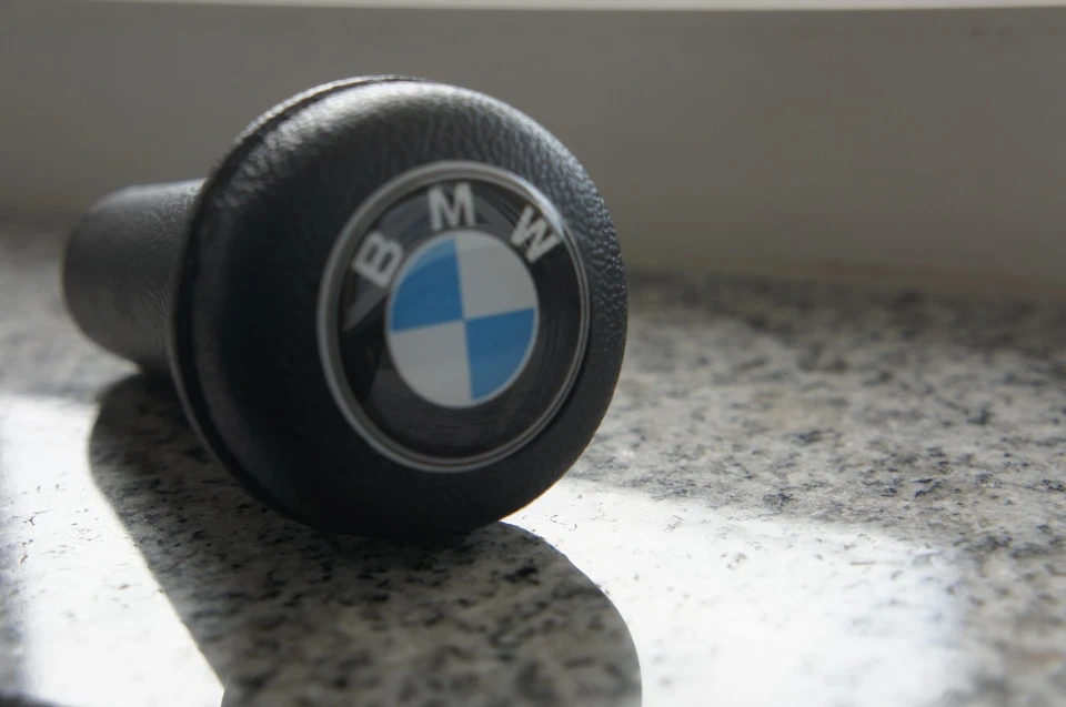 BMW 2002tii Touring 1600ti 2000ti 2000tii lux E9 E12 E3 E21 emblema perilla de cambio Foto 2 de 3