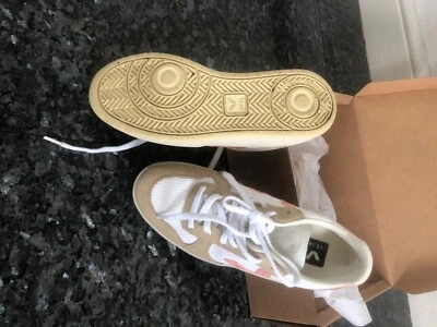 Size UK 4 - VEJA Esplar Logo White - EO0202490A