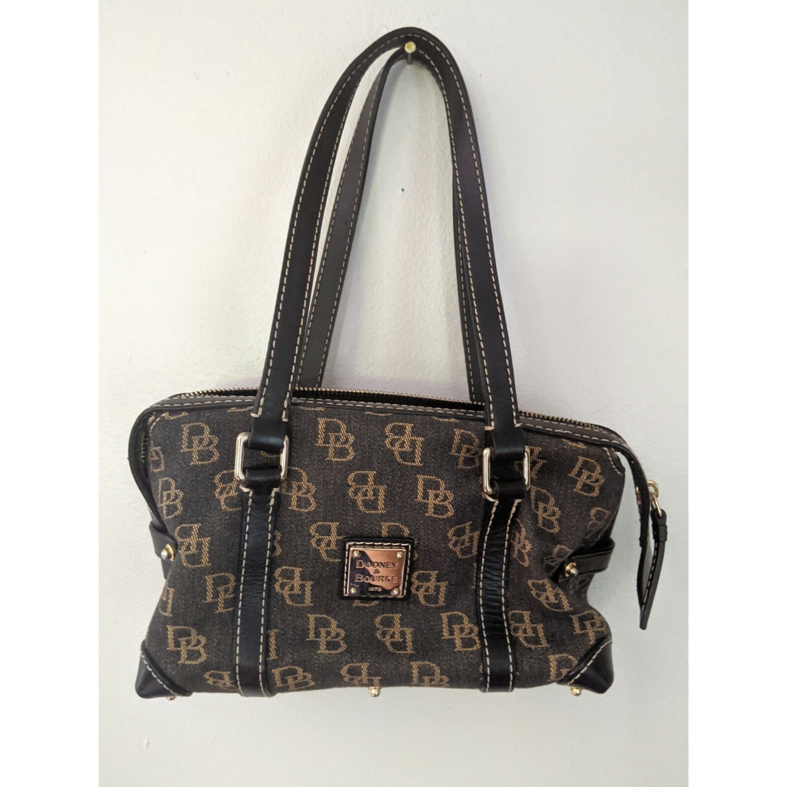 Dooney And Bourke Classic Signature Shoulder Bag Gem