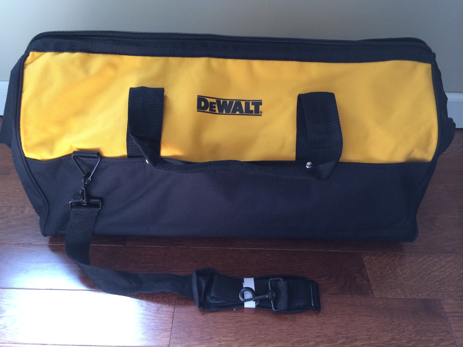 Brand New DeWALT Large Tool Bag Contractor Bag 24"x 12"x 12" Made For 6