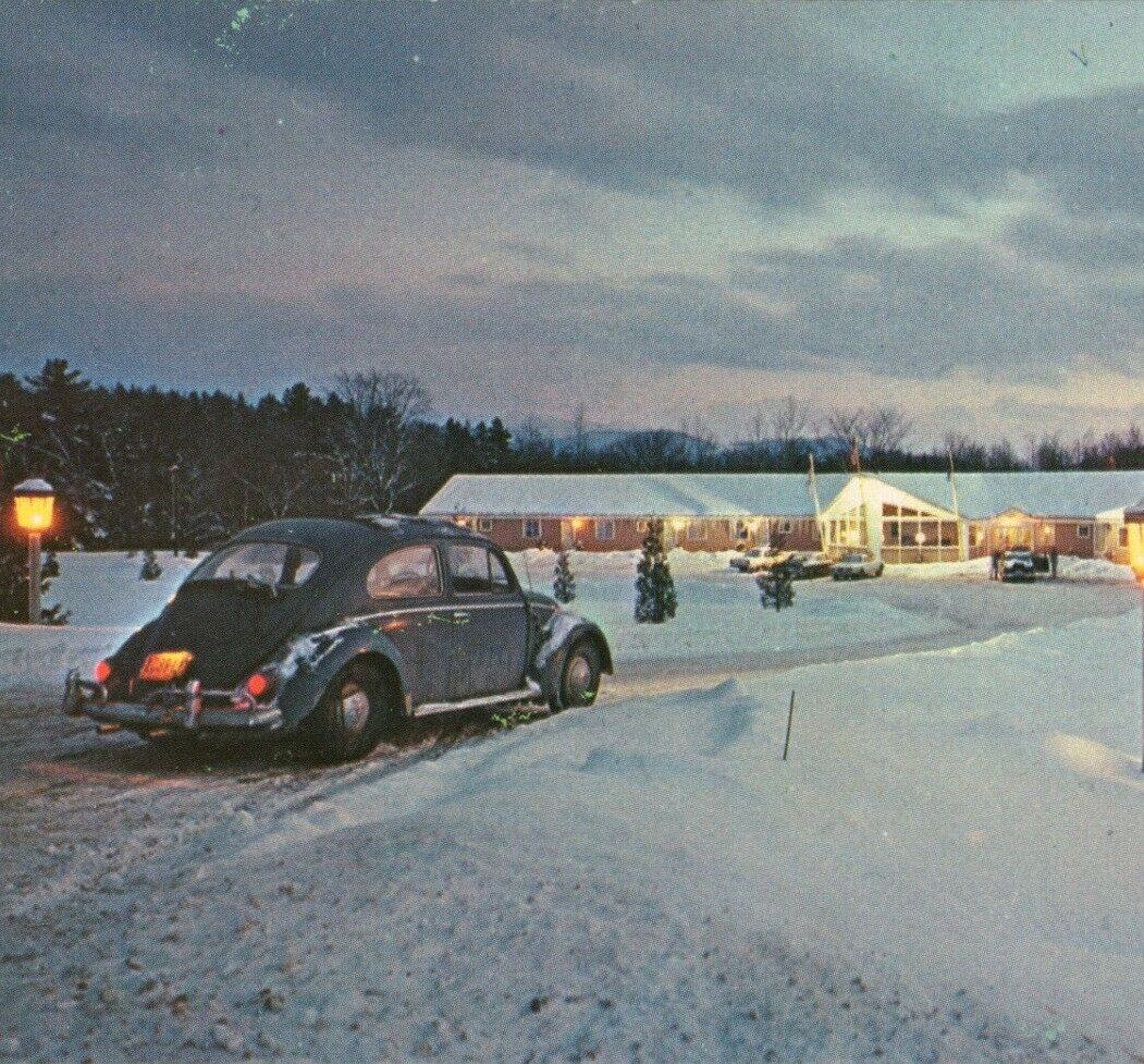 Mountaineer Motor Inn at Mt Mansfield, Stowe, VT - VW Bug 1960s VTG Postcard UNP