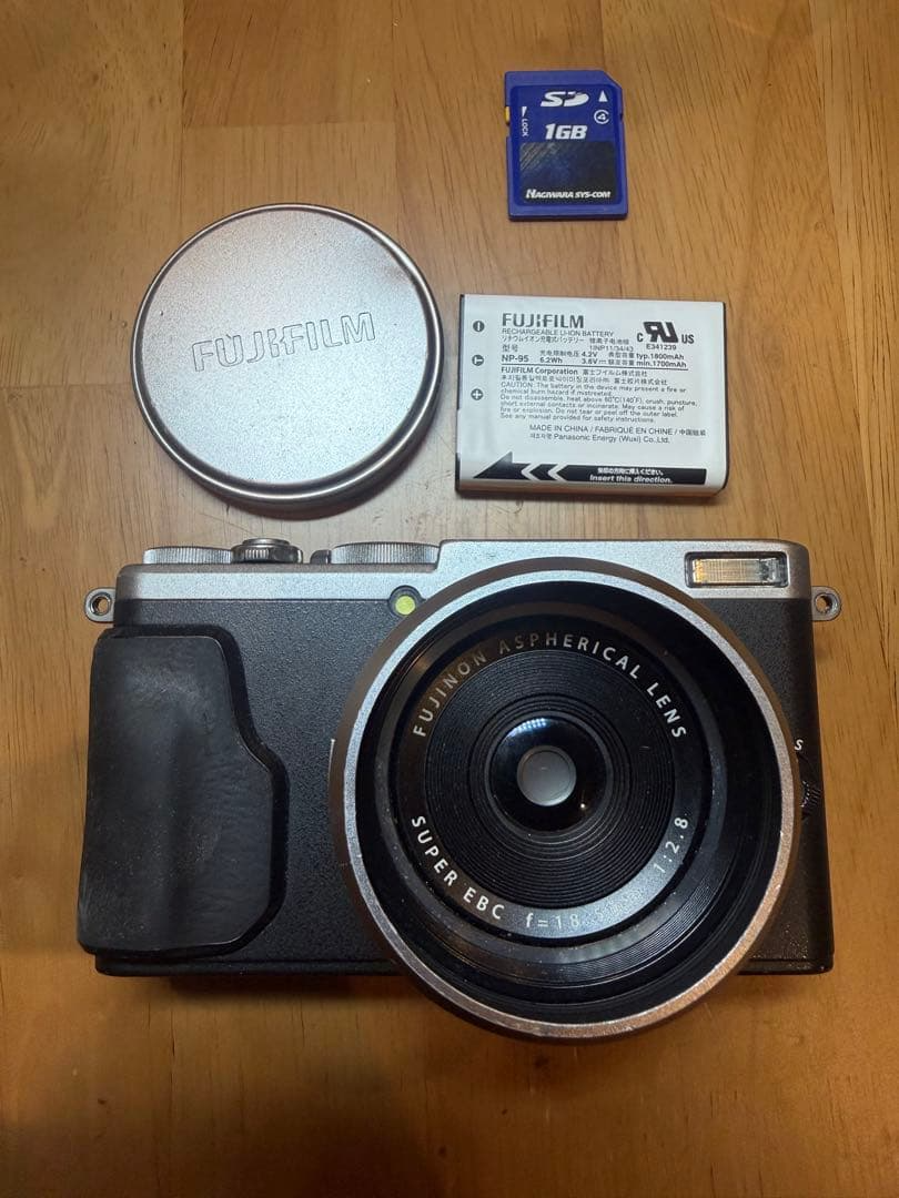 FUJIFILM X70 16.3MP Digital Camera Black Tested w/ 1GB SD Card