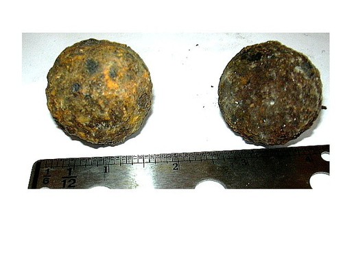 Antique 2 CIVIL WAR ARTILLERY CANNON BALLS GRAPE SHOT 1 1/2" ea.