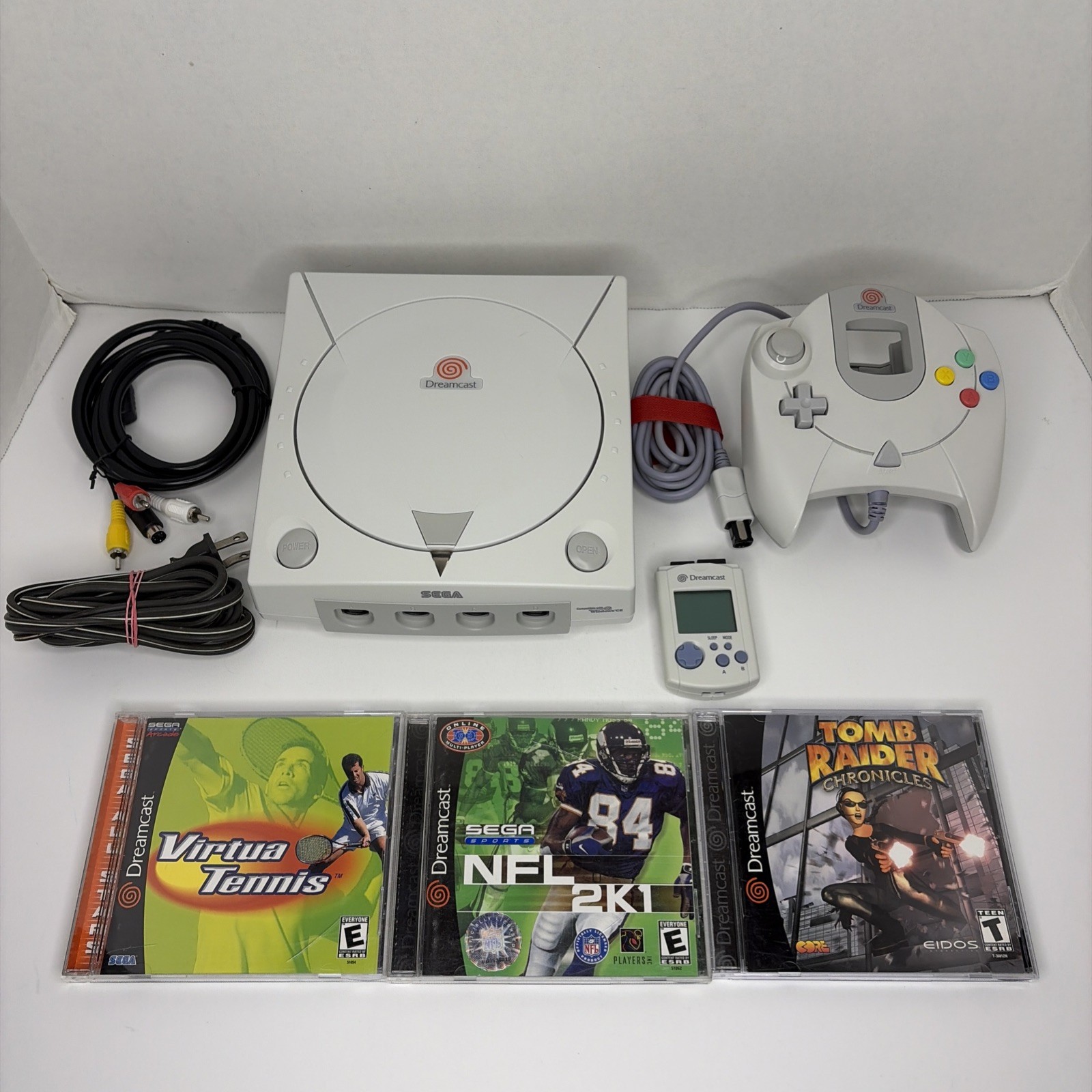 SEGA Dreamcast HKT-3020 Console Bundle Lot - 3 games, VMU Controller Cables