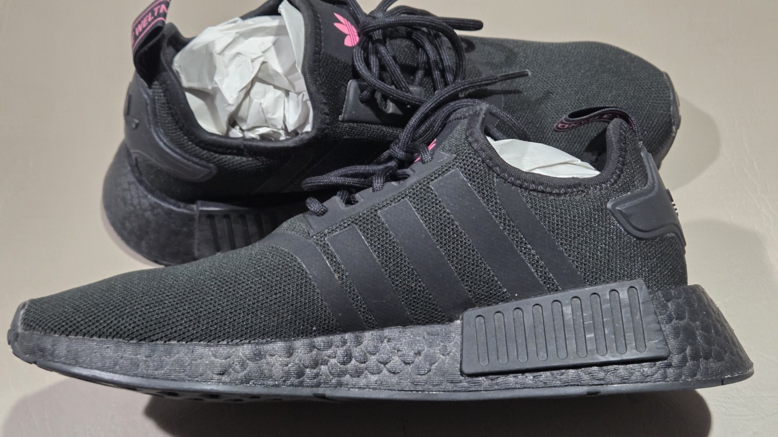 Adidas Originals NMD R1 PrimeBlue Black/Pink Women's Size 8.5 image 7