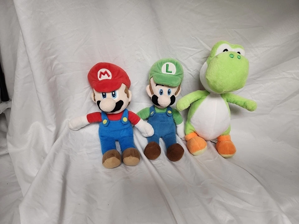 Nintendo Super Mario y Luigi 7.5" Set Peluche Y Yoshi 9" Foto 2 de 4