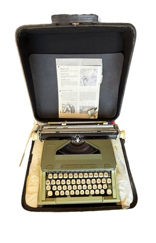 1970s Sears Newport Portable Typewriter 405.5296 Tested And Working - Picture 1 of 8