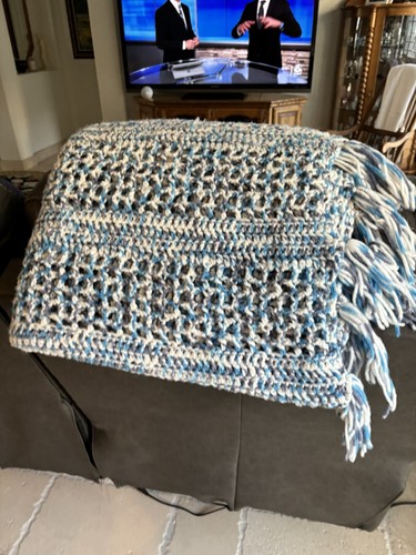 Hand Crafted Blue & White Open Weave Blanket Afghan 52" x 75" w/Fringe - Picture 4 of 6