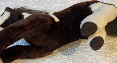 Breyer Plüsch Pony Pinto Pferd 22 Zoll braun & weiß liegend Stofftier mit Etikett - Bild 10 von 10