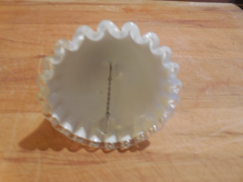 Fenton Glass Co. White Milk Glass Ruffled Edge Spanish Crest Decorative Bell - Bild 3 von 5