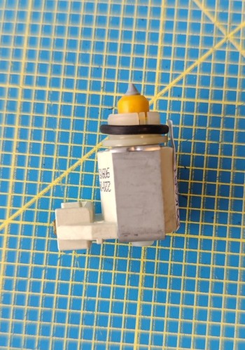 Siemens SF63A631 Geschirrspüler Magnetventil Regenerierventil 00166875 18454