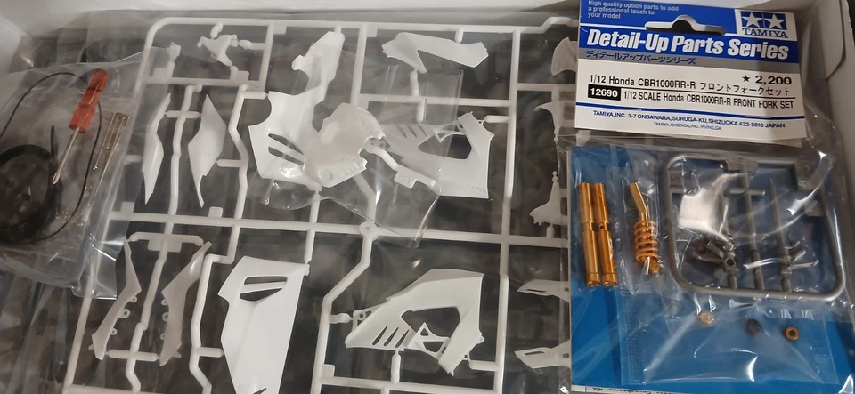 TAMIYA 1/12 LOT NEUF DE 2 MODELES HONDA ET YAMAHA +DETAILS/UP/SERIES - Photo 4/4