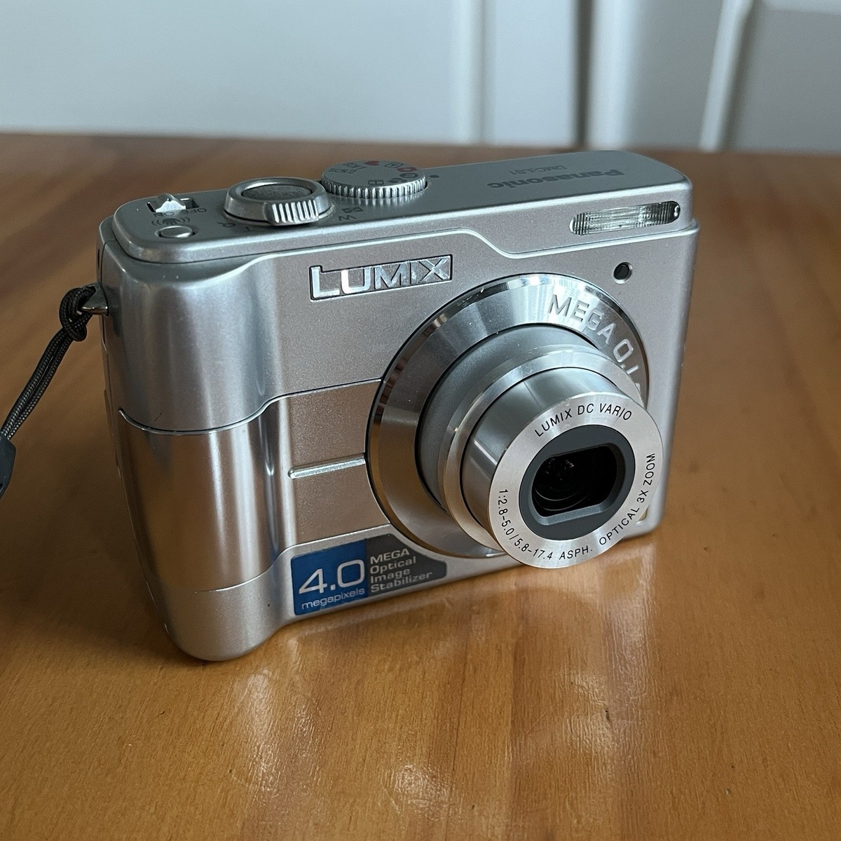 Panasonic Lumix DMC-LS1 Digital Compact Camera Silver