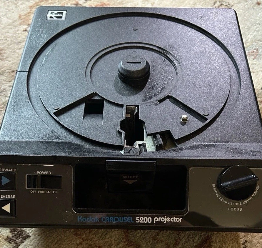 Proyector de diapositivas Kodak Carousel 5200 con bandejas deslizantes Foto 4 de 4