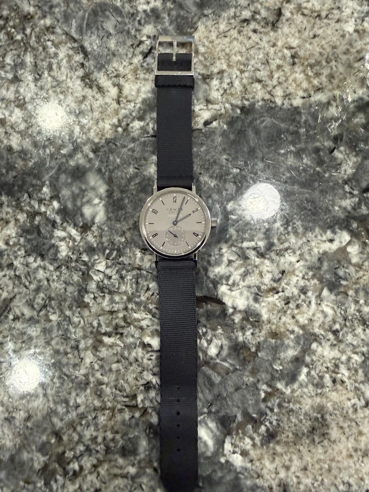 Cronómetro deportivo Nomos Hodinkee edición limitada (90/300) Foto 3 de 4